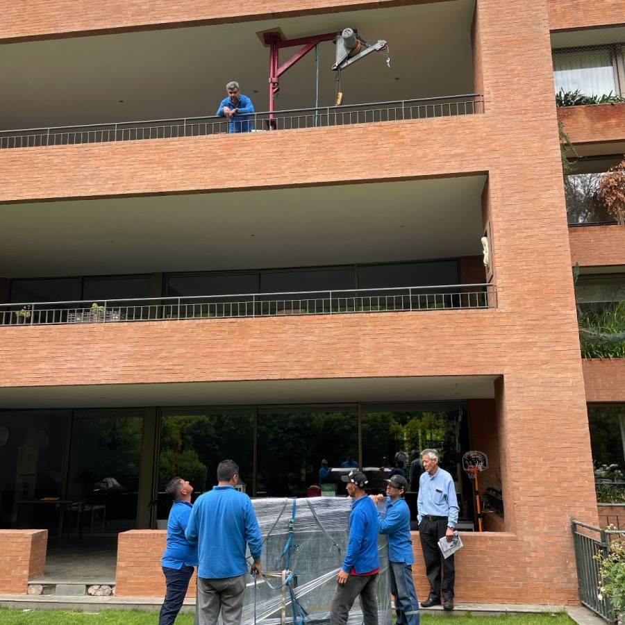 ¿Qué es una mudanza por balcón y cuándo conviene hacerla?